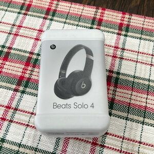 Beats Solo 4 Bluetooth Wireless On-Ear Headphones - Matte Black